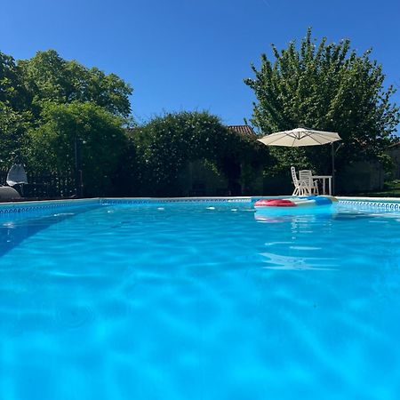 Entire Apartment With Swimming Pool Near Aubeterre Saint-Romain  Kültér fotó
