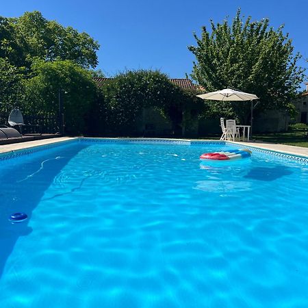 Entire Apartment With Swimming Pool Near Aubeterre Saint-Romain  Kültér fotó
