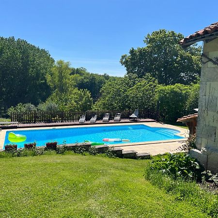 Entire Apartment With Swimming Pool Near Aubeterre Saint-Romain  Kültér fotó