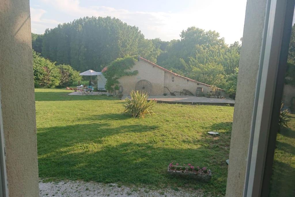 Entire Apartment With Swimming Pool Near Aubeterre Saint-Romain  Kültér fotó