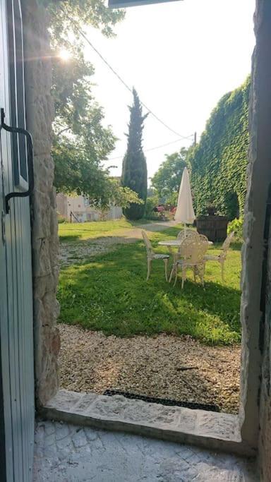 Entire Apartment With Swimming Pool Near Aubeterre Saint-Romain  Kültér fotó
