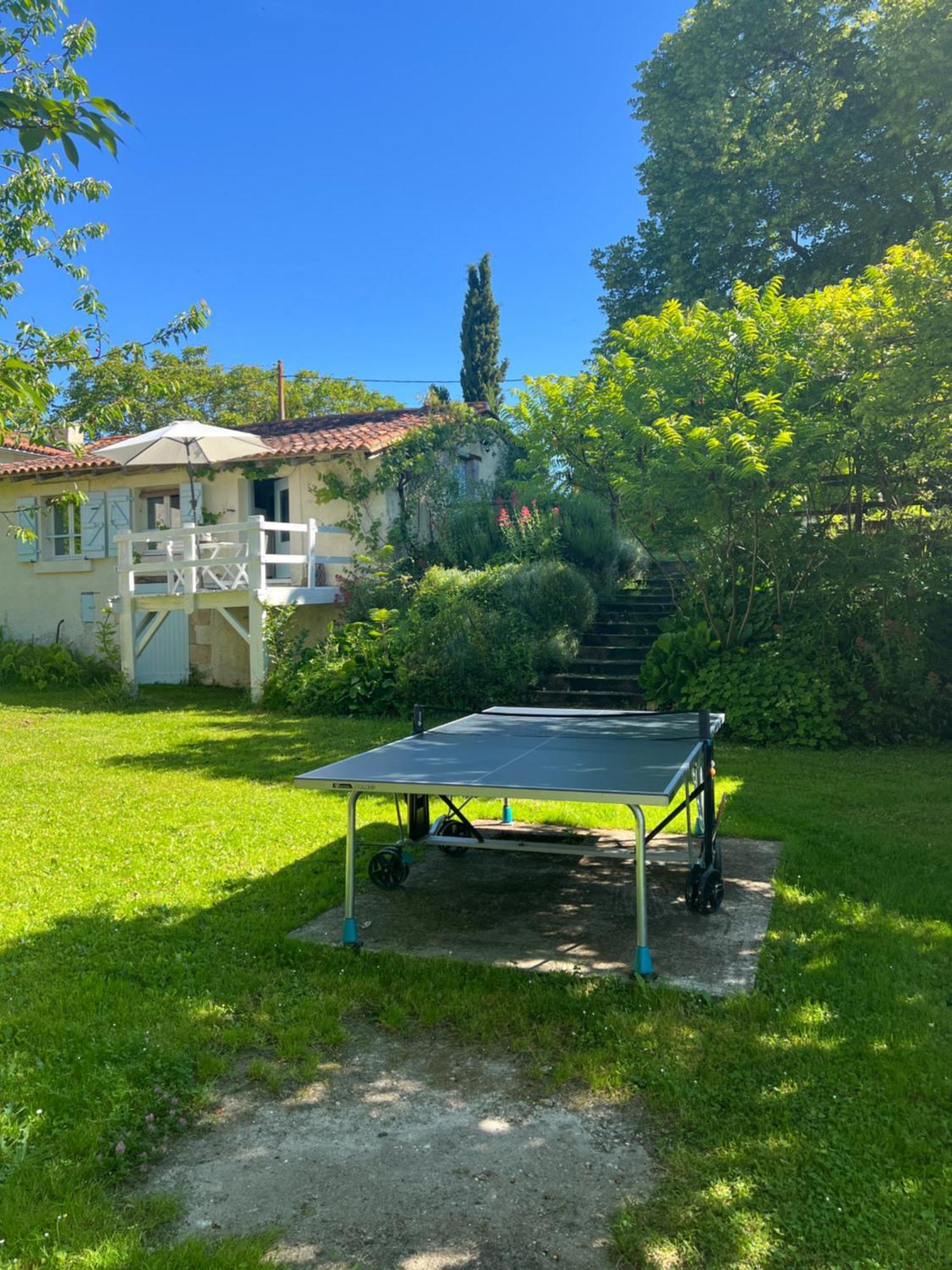 Entire Apartment With Swimming Pool Near Aubeterre Saint-Romain  Kültér fotó