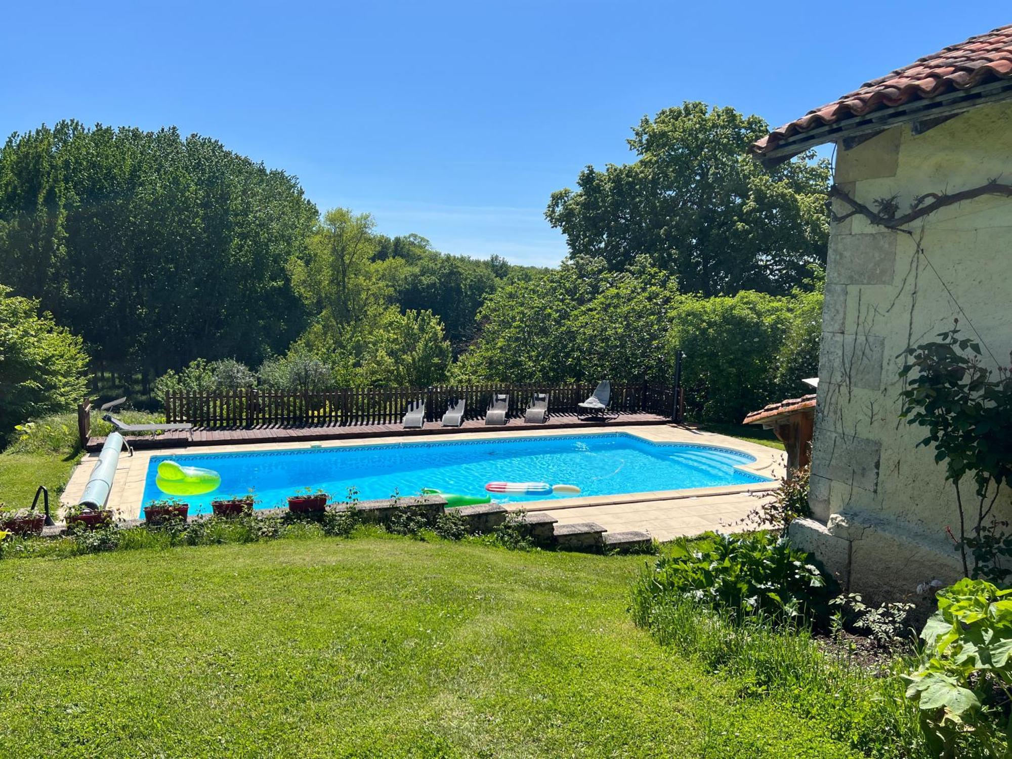Entire Apartment With Swimming Pool Near Aubeterre Saint-Romain  Kültér fotó