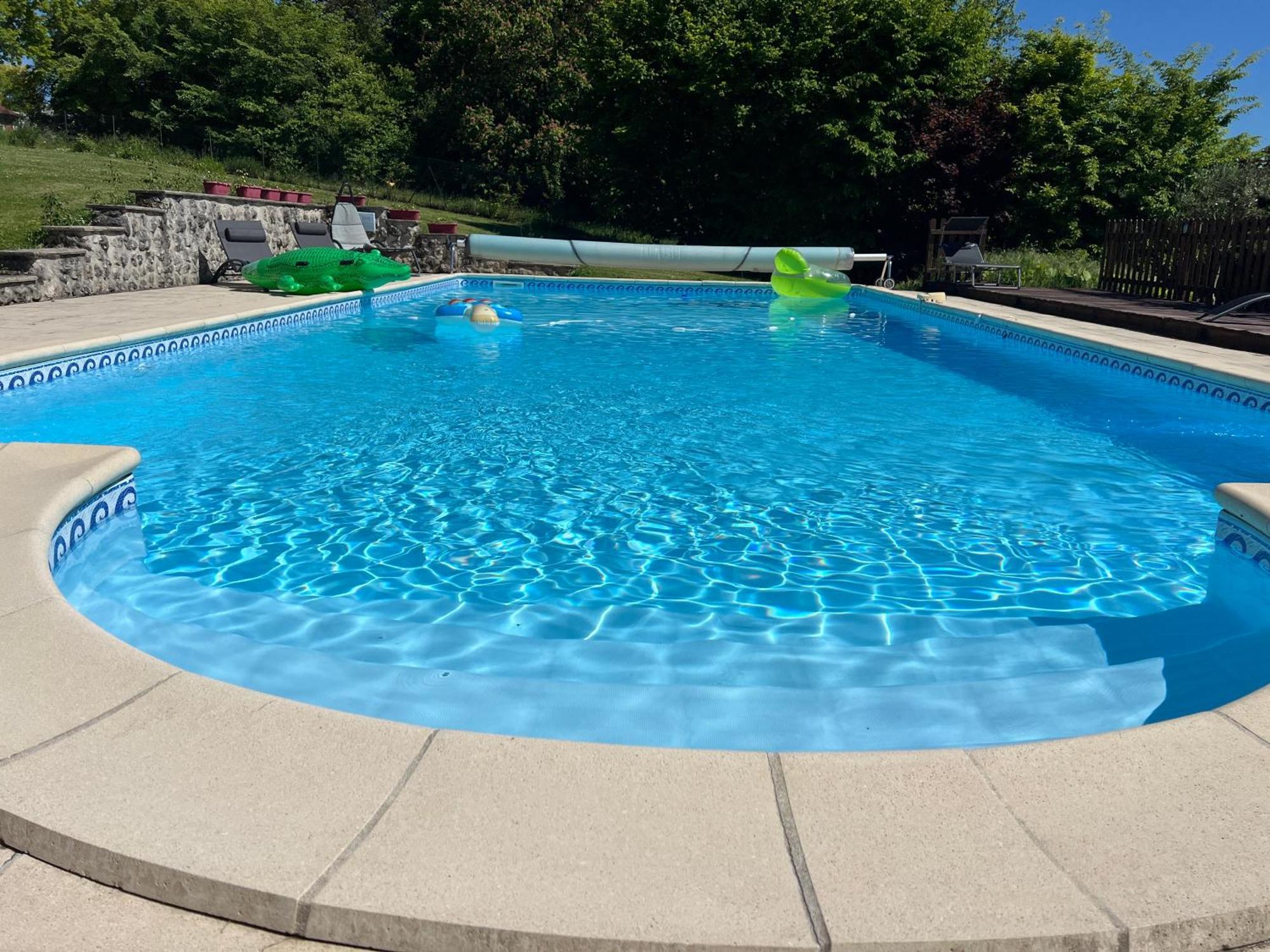 Entire Apartment With Swimming Pool Near Aubeterre Saint-Romain  Kültér fotó